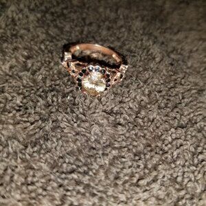 very pretty ladies ring